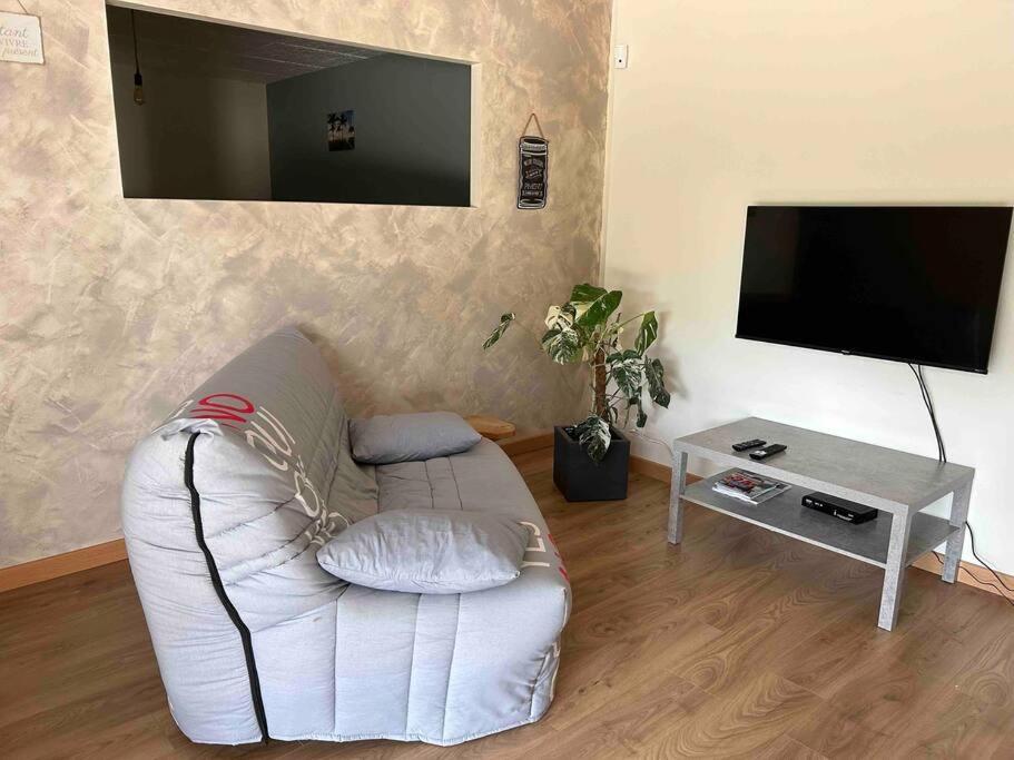 Au Coeur Des Bois Apartment Saint-Germain-du-Salembre ภายนอก รูปภาพ