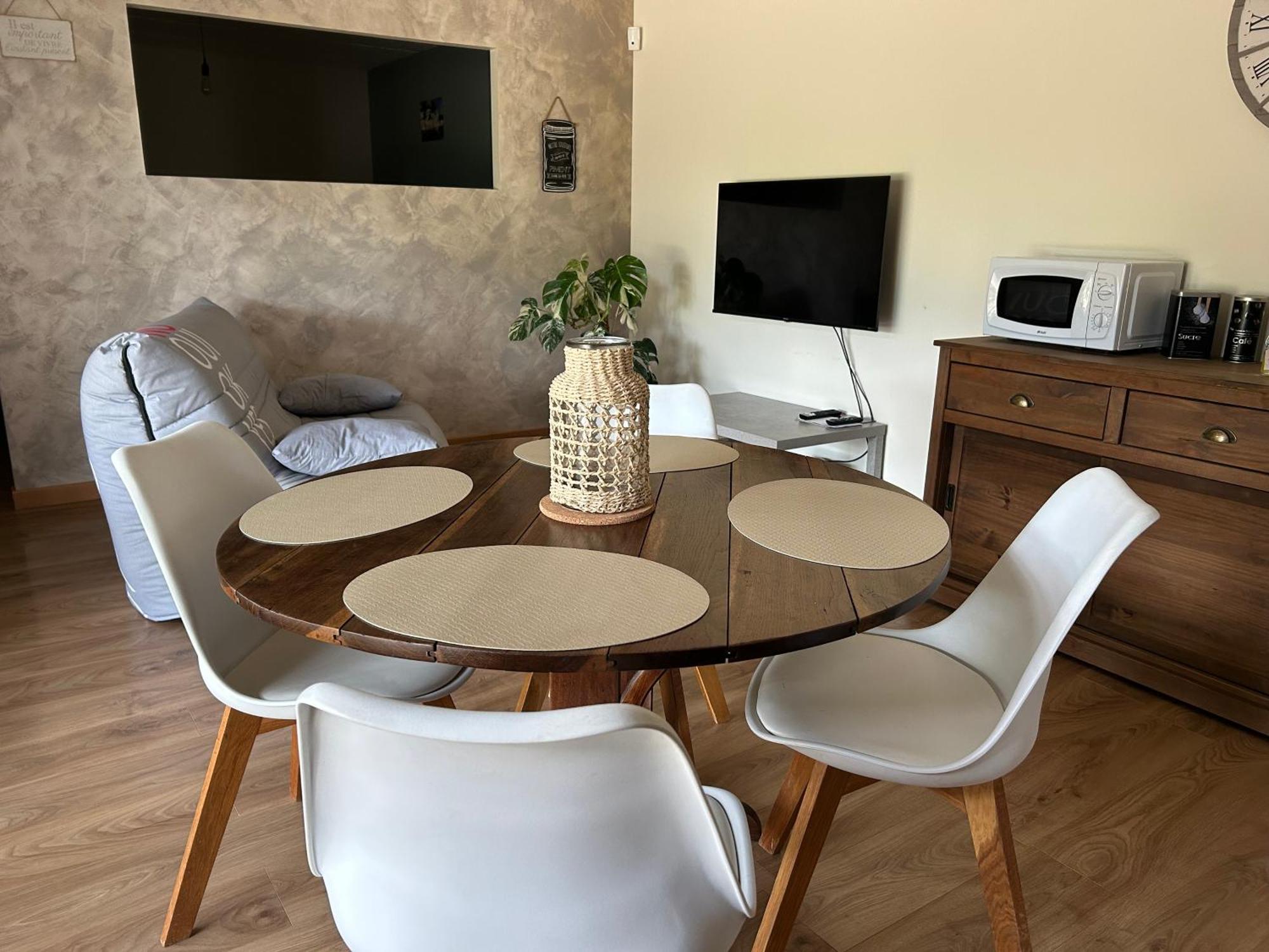Au Coeur Des Bois Apartment Saint-Germain-du-Salembre ภายนอก รูปภาพ